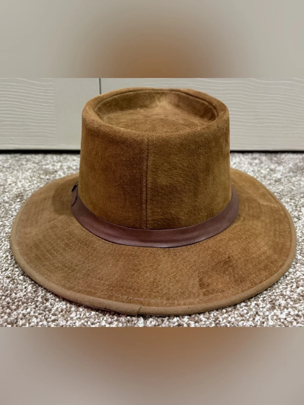 VTG Banana Republic Hat Mens Sz LG 100% Leather Suede Western Safari